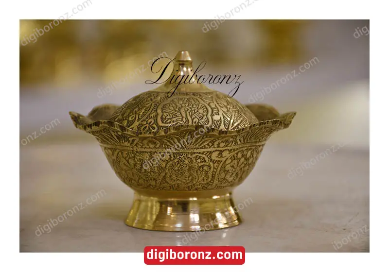 قندان برنجی برنزی لب هلال طرح طاووس سایز کوچک 