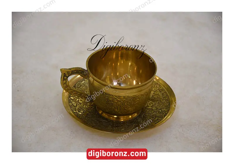فنجان برنجی برنزی نعلبکی طرح طاووس با دسته نیم قلبی