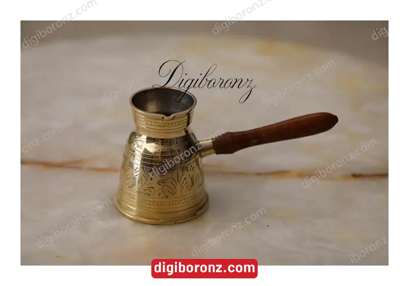 قهوه جوش قلم‌زنی برنجی برنزی بدون در ۱۵ سانت