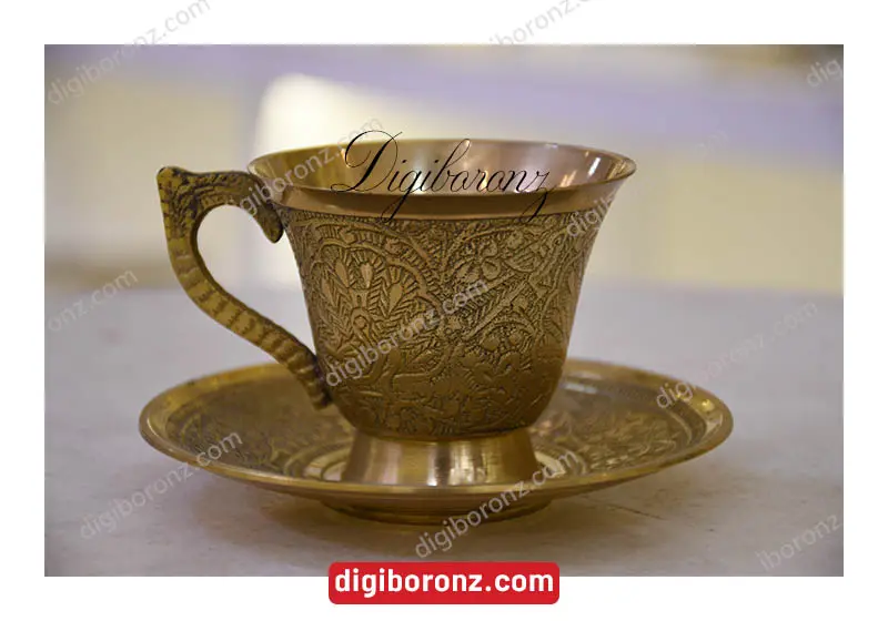 فنجان نعلبکی برنجی برنزی شیپوری سایز متوسط طرح طاووس