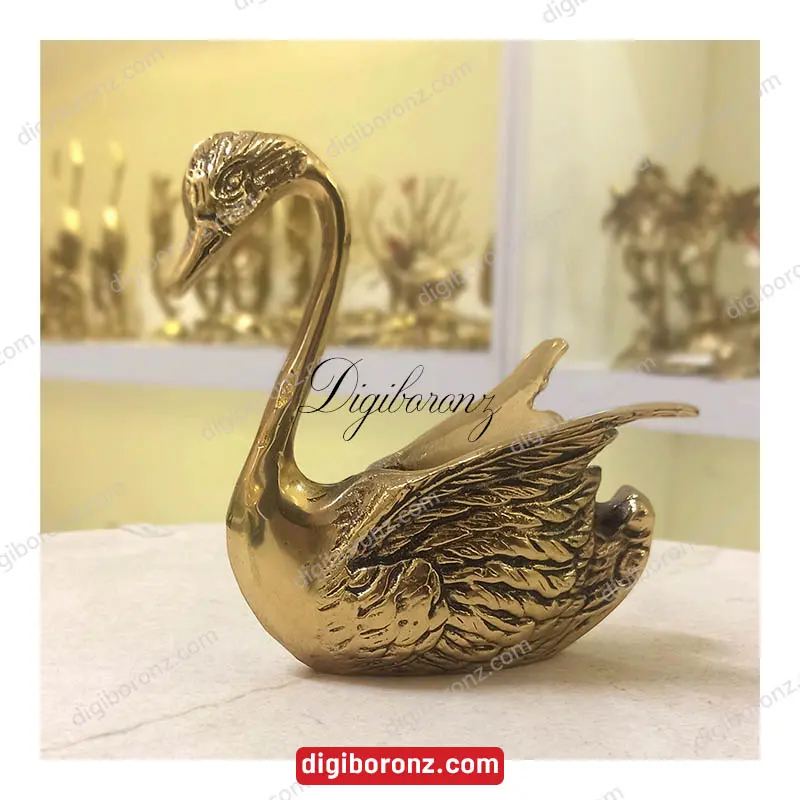 مجسمه قو بالدار برنجی برنزی
