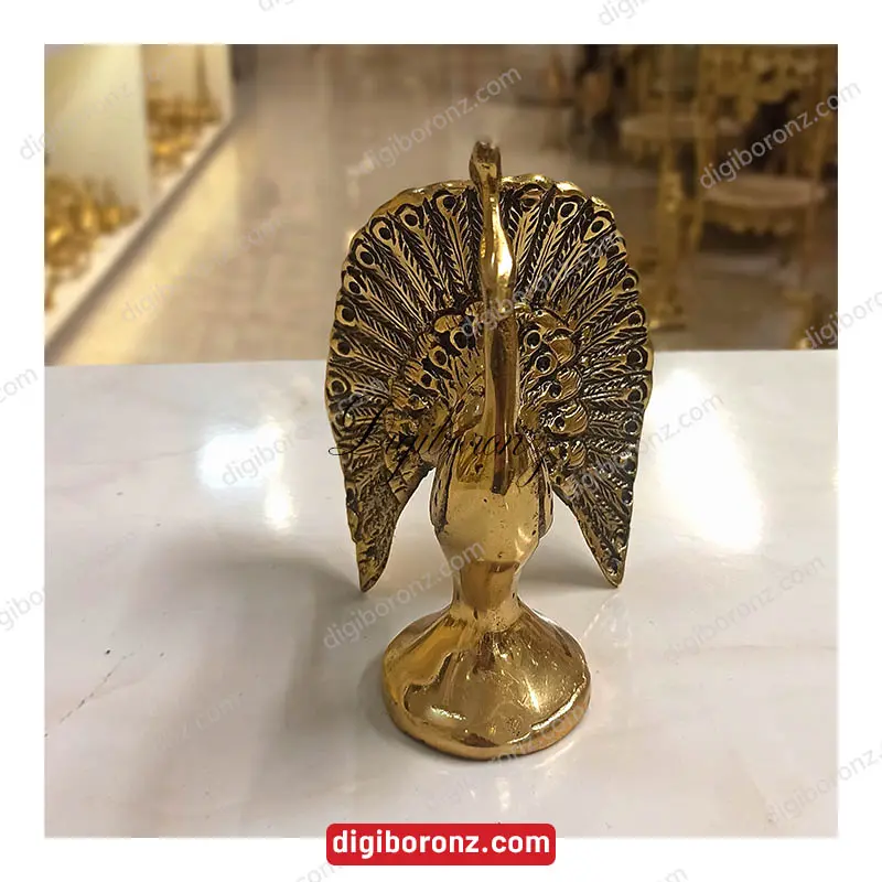 مجسمه طاووس مدل دم چتری